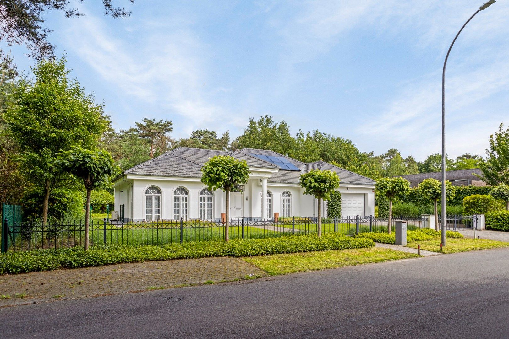 Ruim ingedeeld villa met zwembad in de Europawijk. foto 36