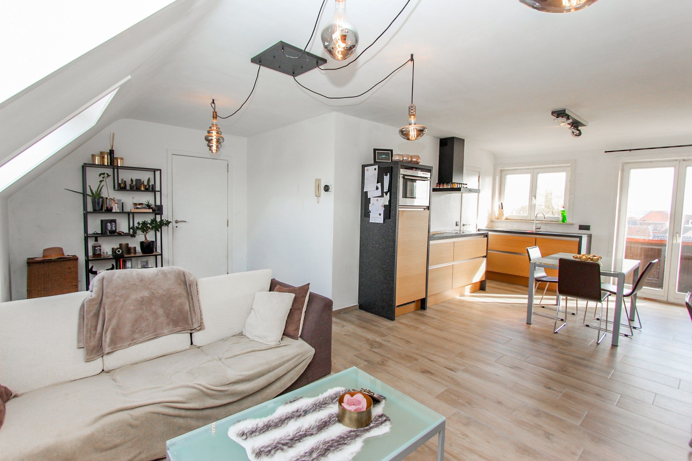 GERENOVEERD DAKAPPARTEMENT MET MOGELIJKHEID TOT GARAGE foto 2