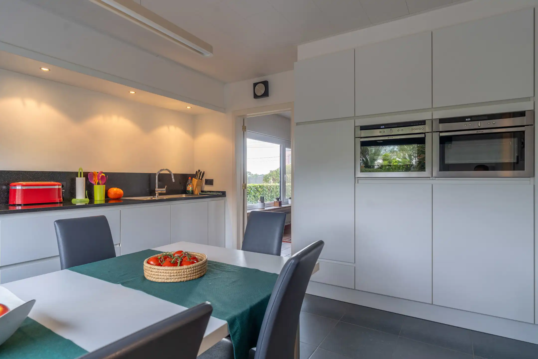 Gunstig gel. instapklare woning op mooi perceel van 1.000 m² foto 10
