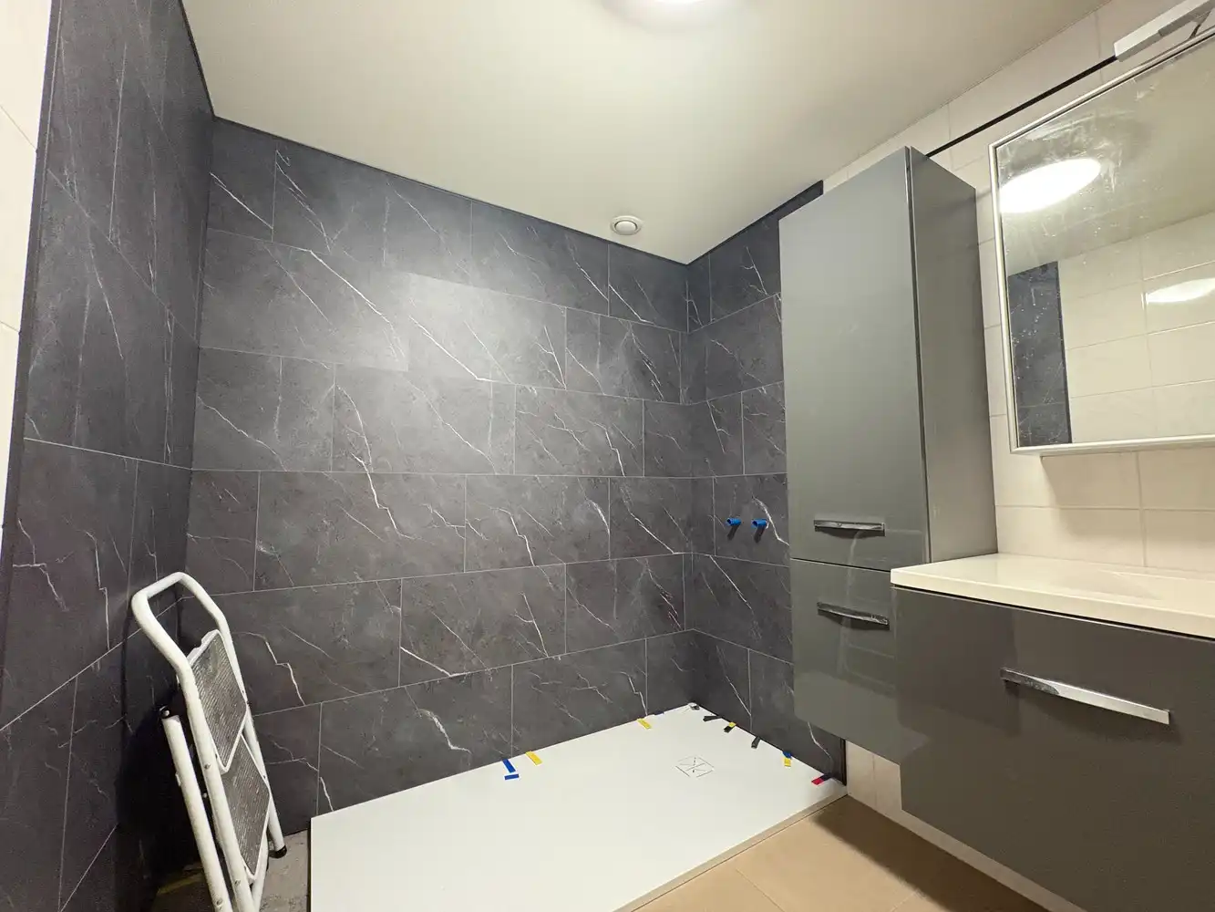 Gelijkvloers appartement met twee slaapkamers + autostaanplaats foto 9