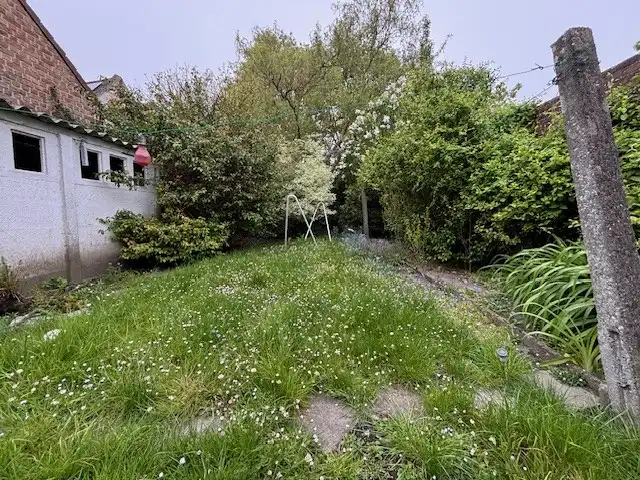 Te renoveren woning met 3 slaapkamers en leuke tuin op een totale oppervlakt van 215m². foto 2