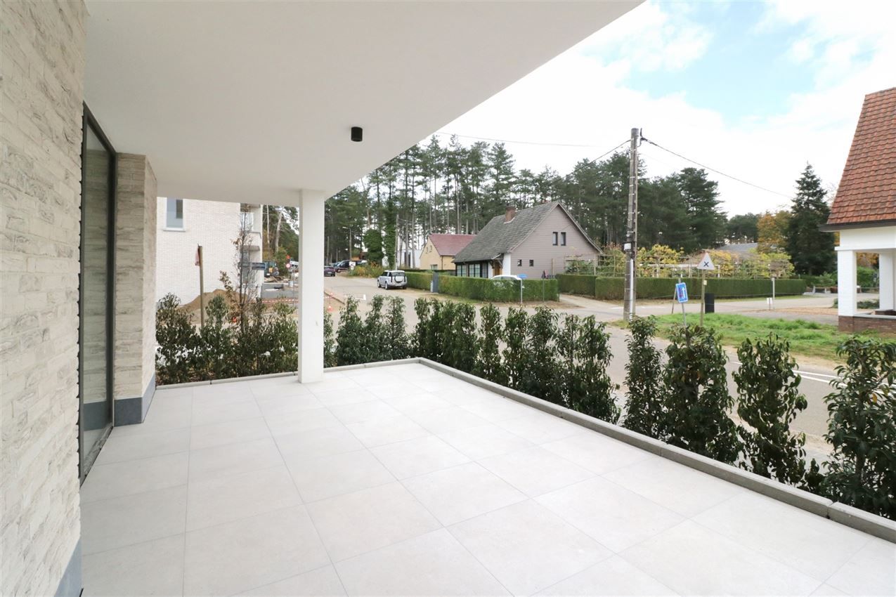 splinternieuw, gelijkvloers, ruim terras, 2 slpk foto 9