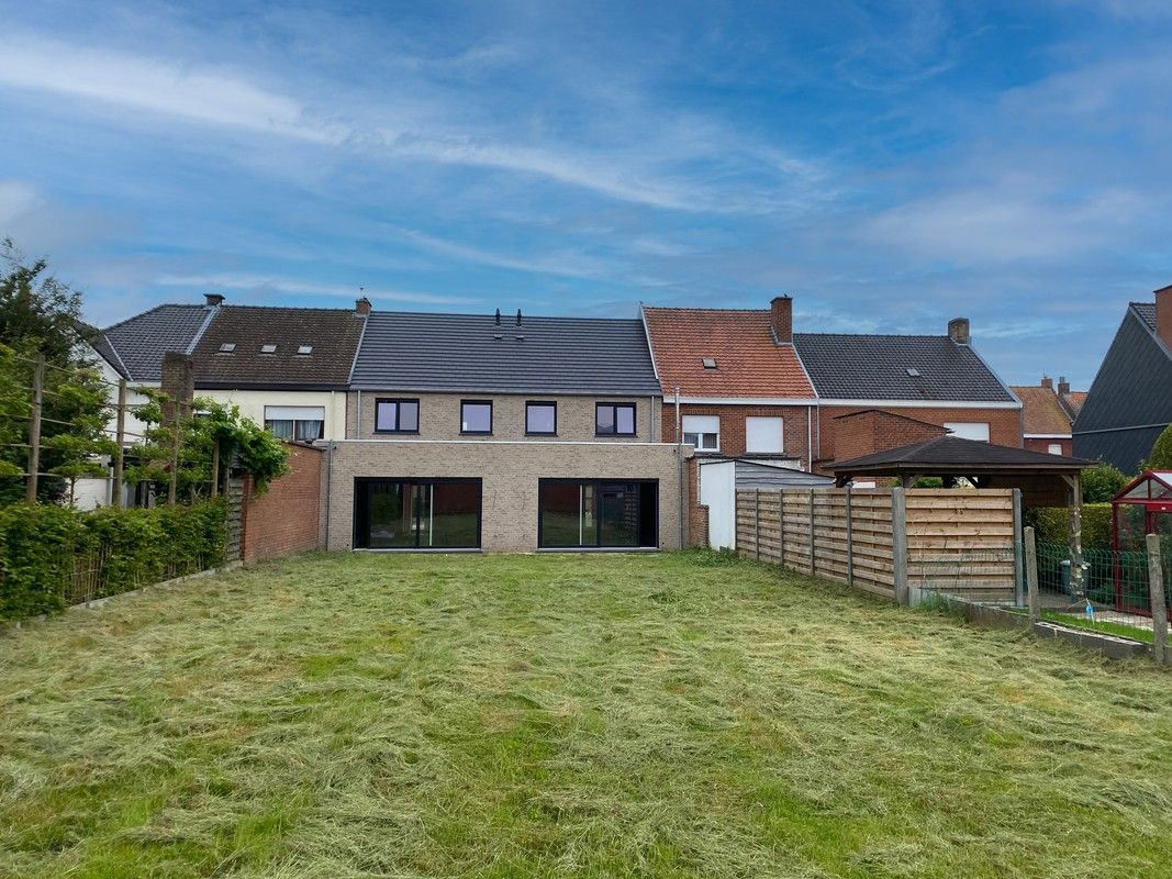 Twee moderne woningen nabij het centrum van Wevelgem foto 2