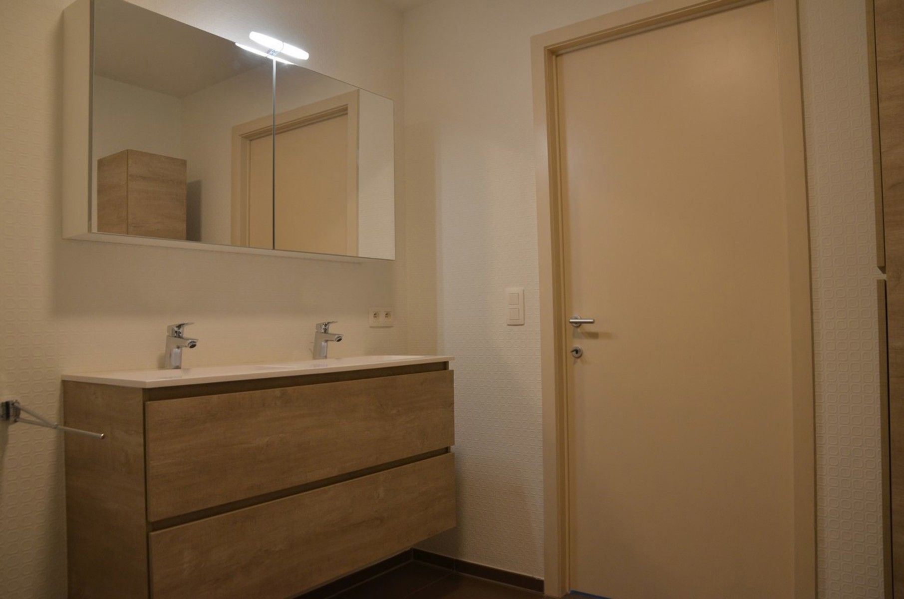 Ruim appartement met prachtig terras en autostandplaats !! foto 9