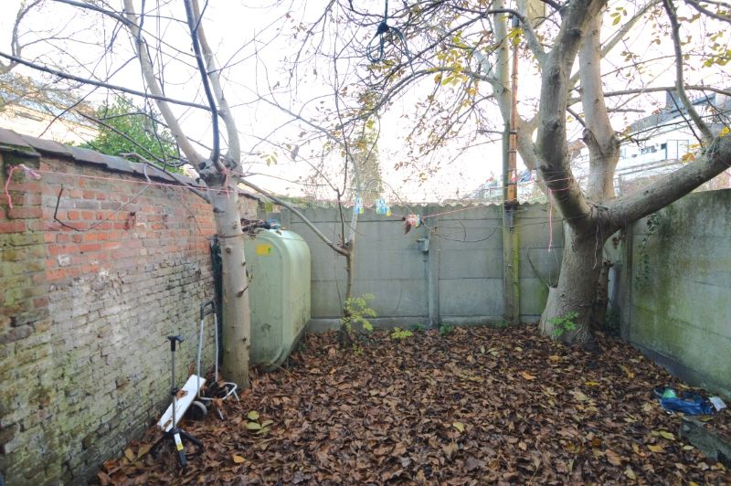 TE RENOVEREN: 193 m2 - 4 slpks - nabij station/stadsrand foto 17