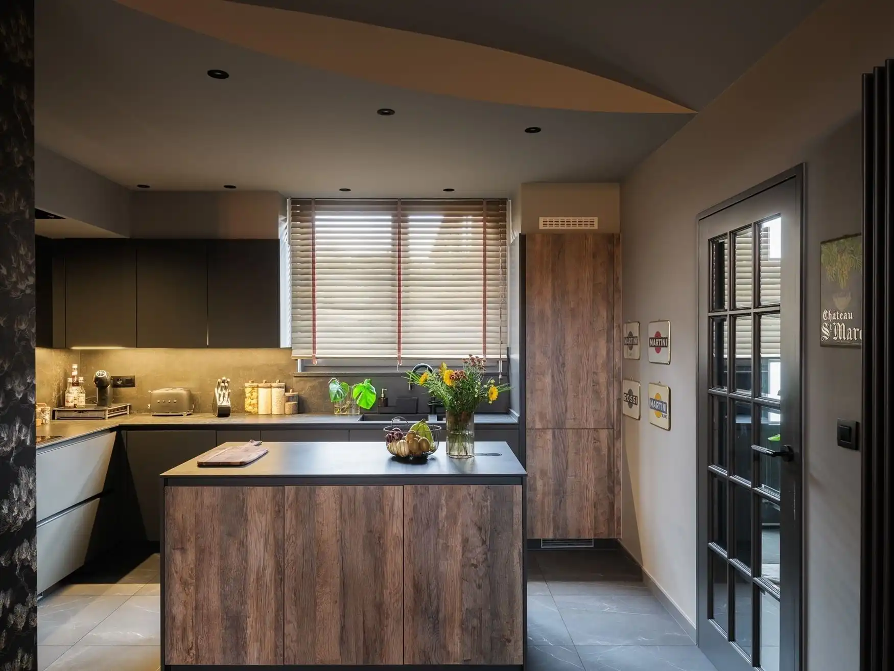 Loftgevoel achter een klassieke gevel; woning met verrassend interieur in centrum Zelzate. foto 4