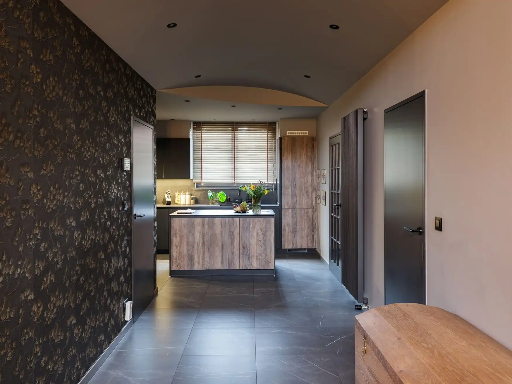 Loftgevoel achter een klassieke gevel; woning met verrassend interieur in centrum Zelzate. foto 4