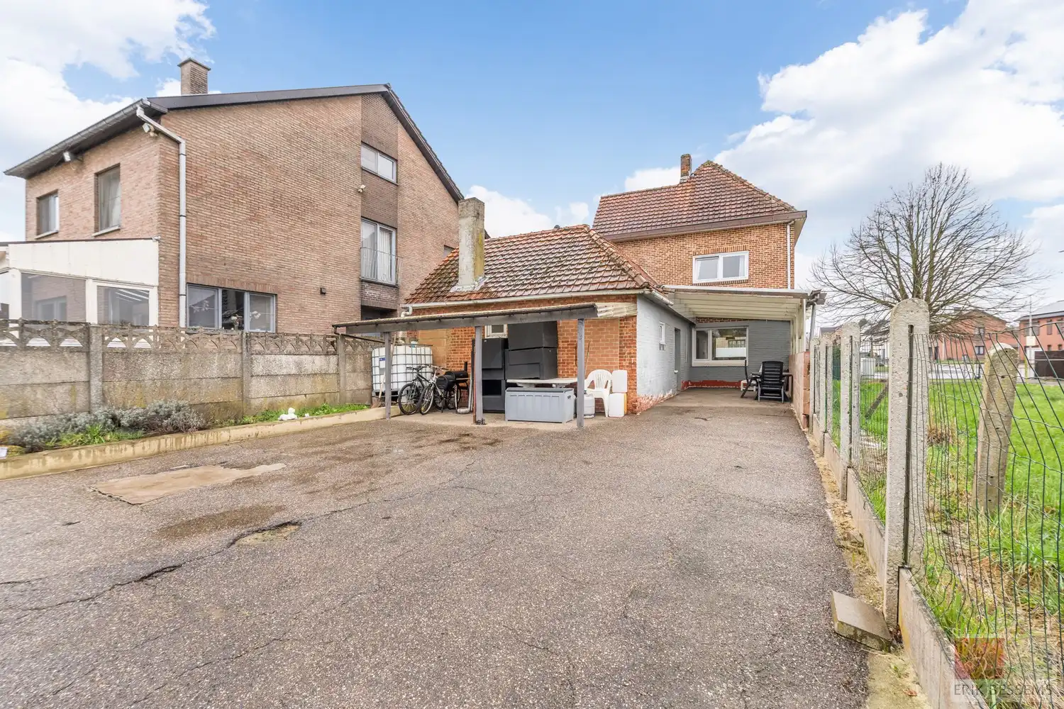 Charmante op te frissen woning met veel potentieel, met een woonoppervlakte van 169 m² foto 28