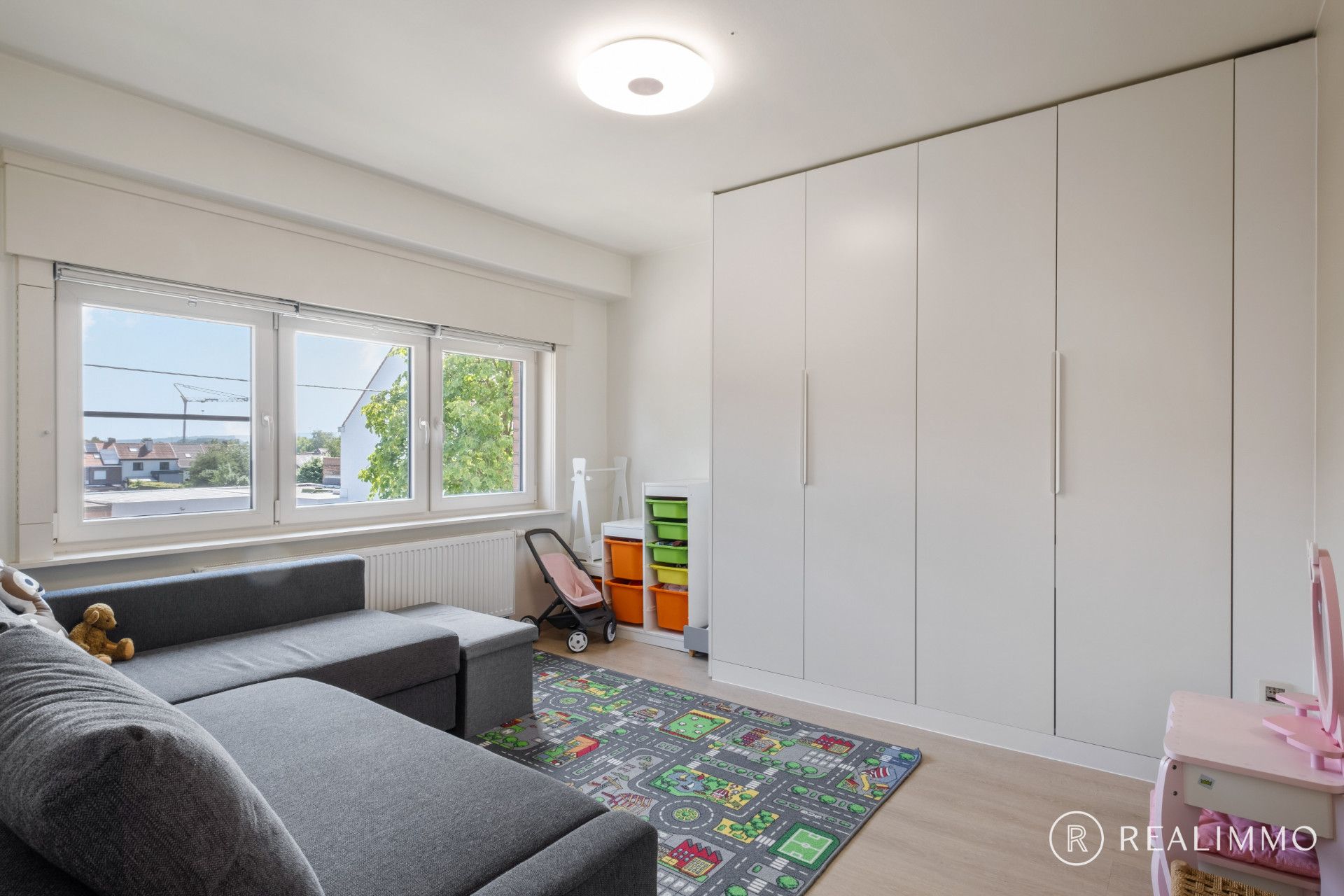 Stijlvol gerenoveerde woning op ruim perceel in het centrum van Moen foto 13
