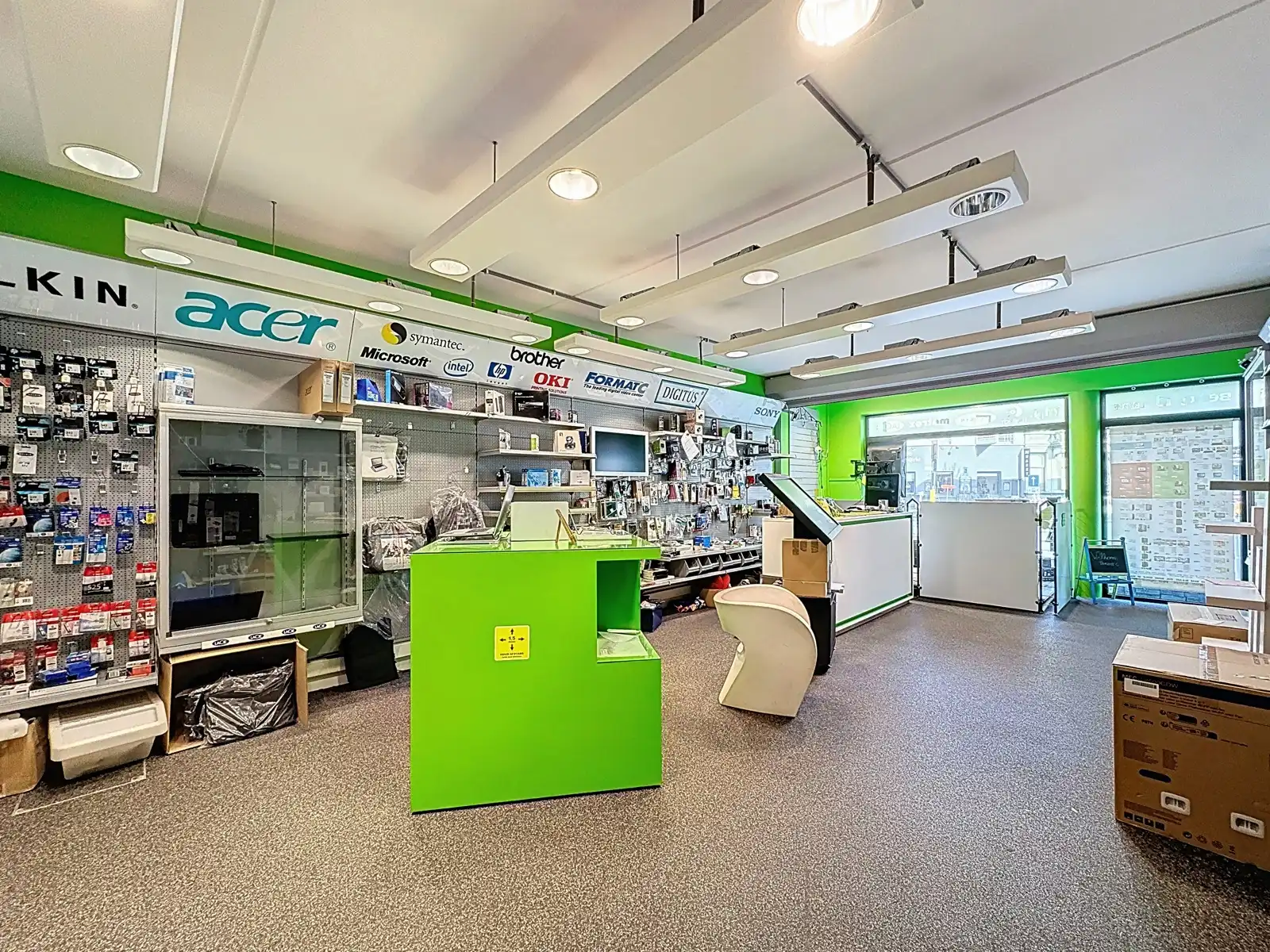 Commercieel Pand met Grote Visibiliteit vlakbij Bredabaan foto 3