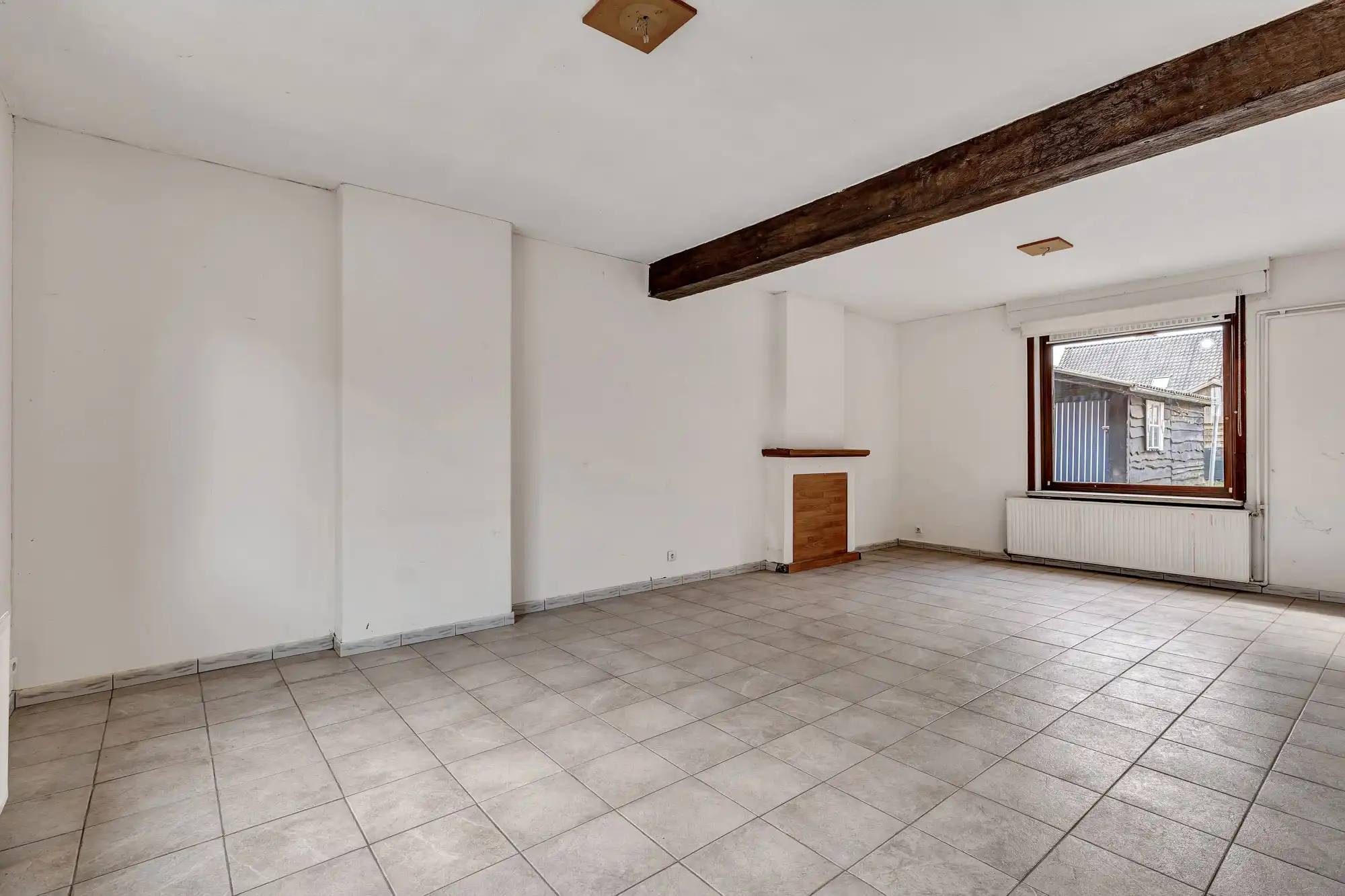 Te renoveren halfopen woning met veel potentieel foto 4