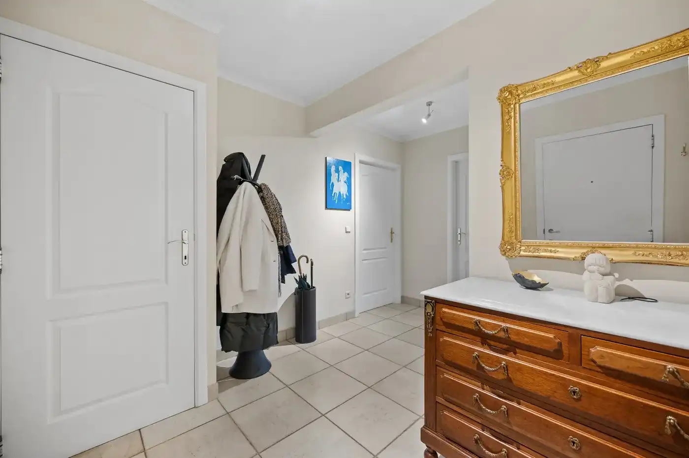 Ruim appartement met veel lichtinval, 2 slaapkamers, garage en kelder foto 5