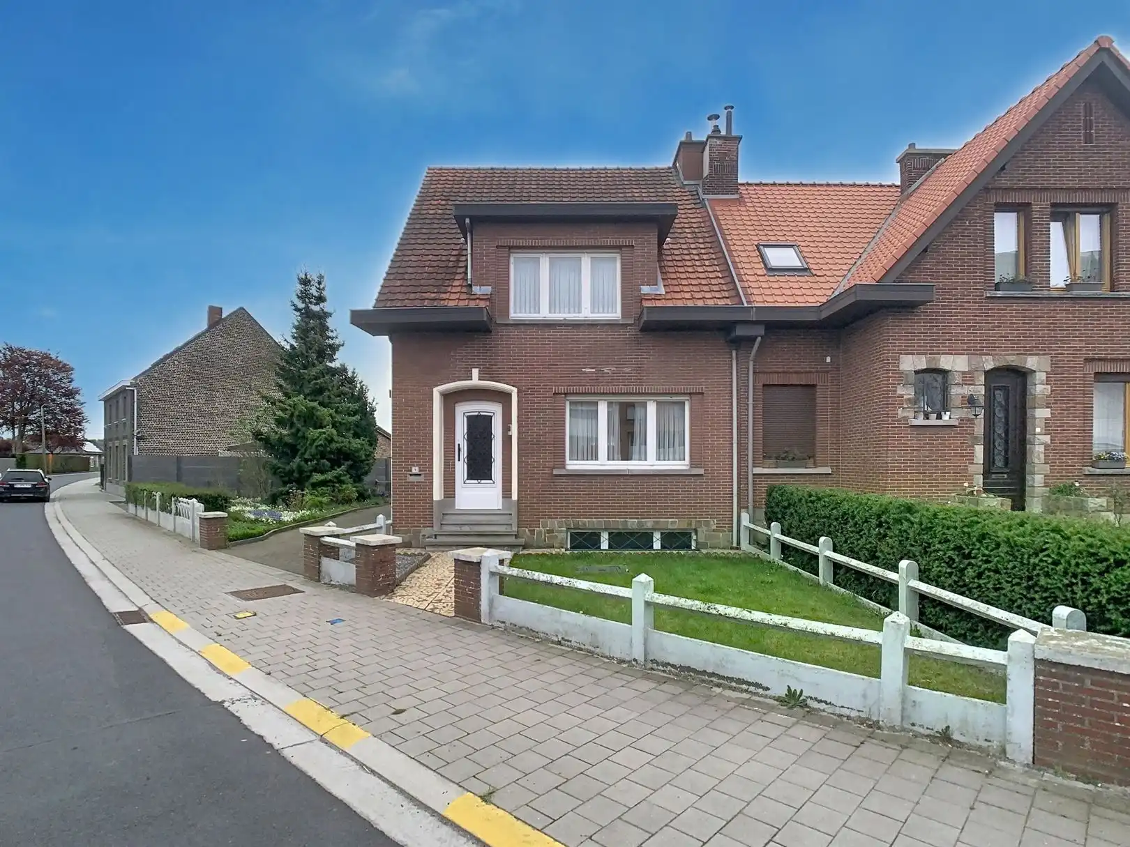 Mooi te renoveren 3-gevel woning!! foto 24