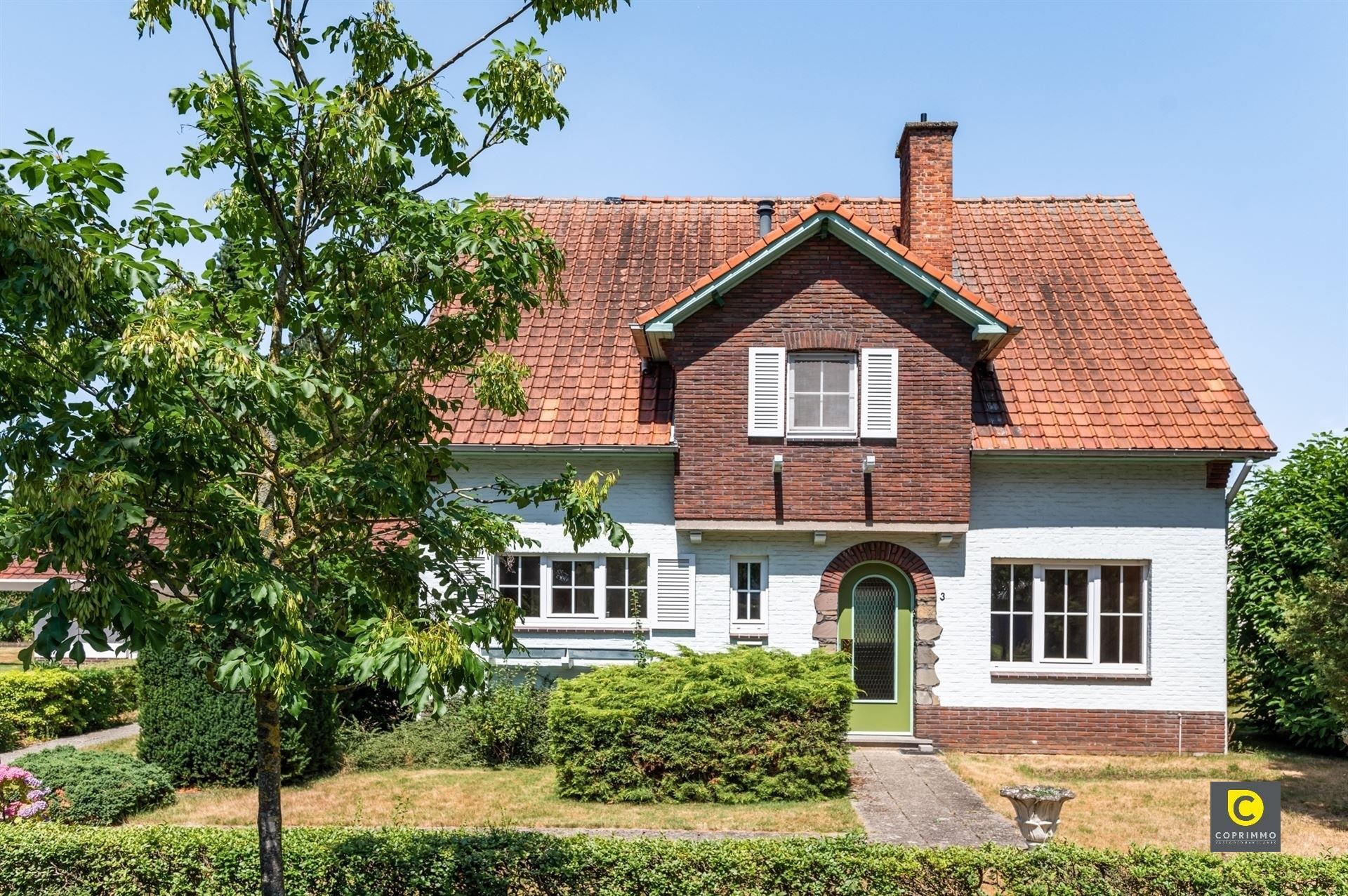 Hoofdfoto van de publicatie: Villa:4 slk op perceel 696 m² 