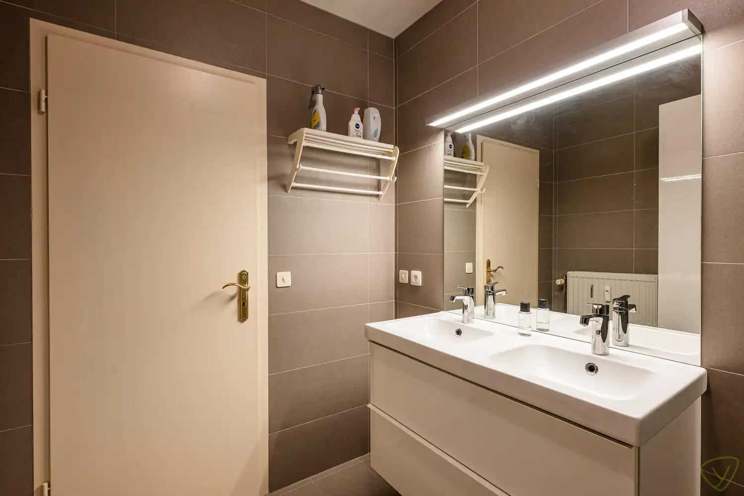 Prachtig en ruim hoekappartement in een rustige residentie nabij de Markt van Eeklo! foto 18