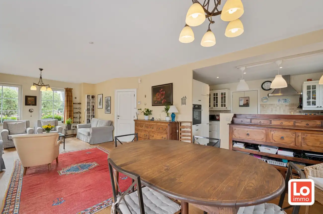 Degelijke, ruime en lichtrijke open woning met inpandige garage op een rustige locatie en toch vlakbij&nbsp; het centrum van het bruisende Lochristi! foto 5