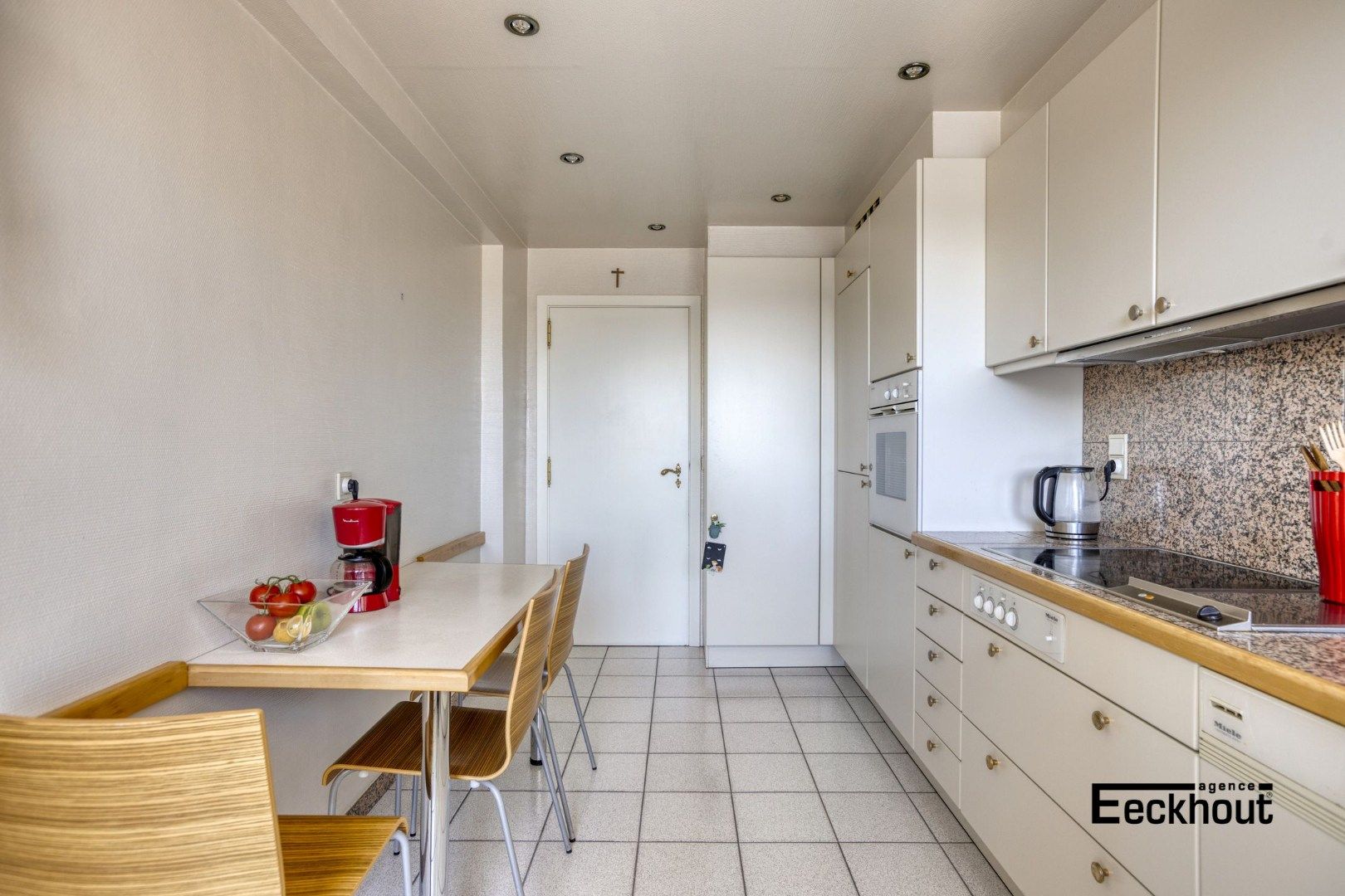Uiterst ruim (154 m²) hoekappartement met frontaal zicht op de jachthaven te Oostende! foto 10