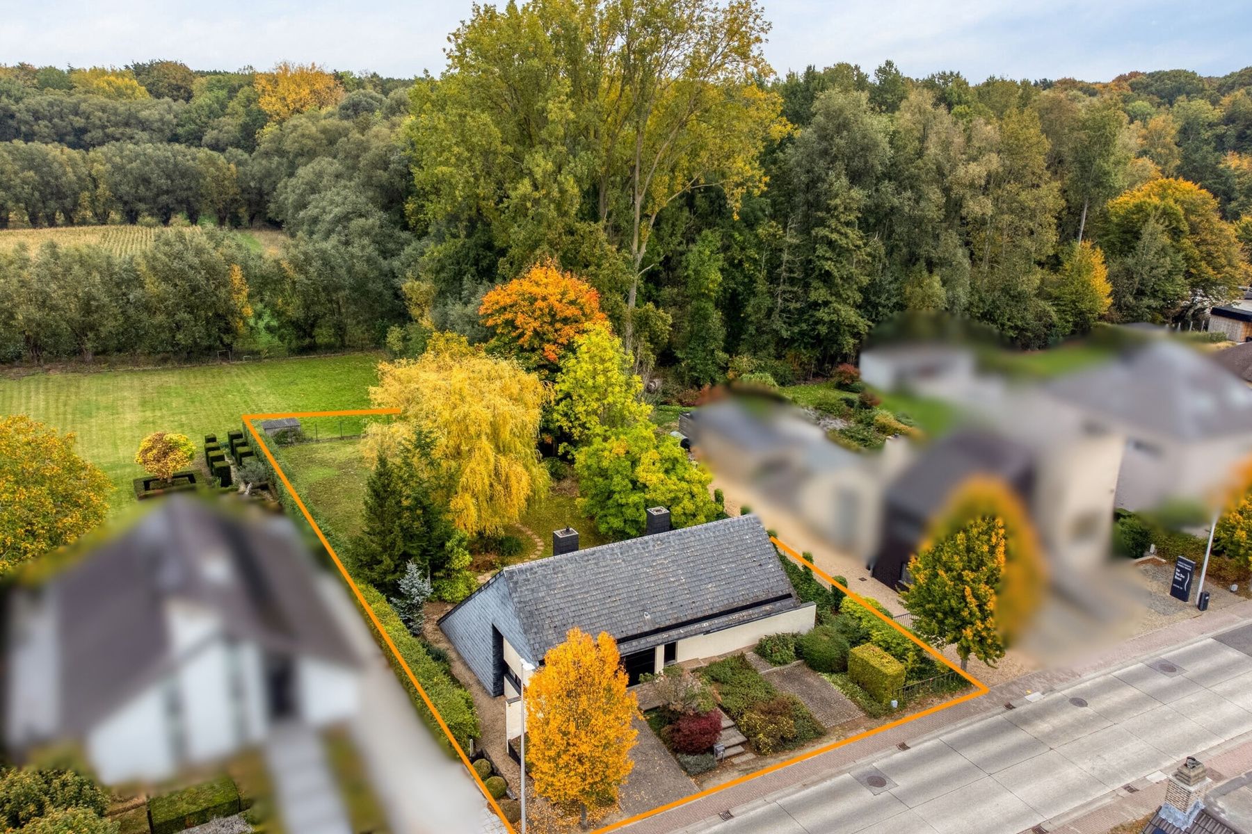 Karaktervolle villa grenzend aan het Liedekerke bos foto 4