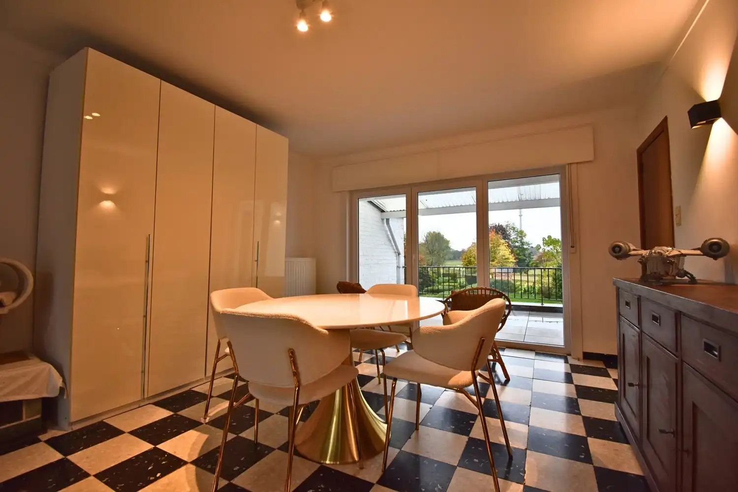 ruime bel-étagewoning met 3 slaapkamers, garage en tuin in het centrum van Sint-Pieters-Leeuw foto 5