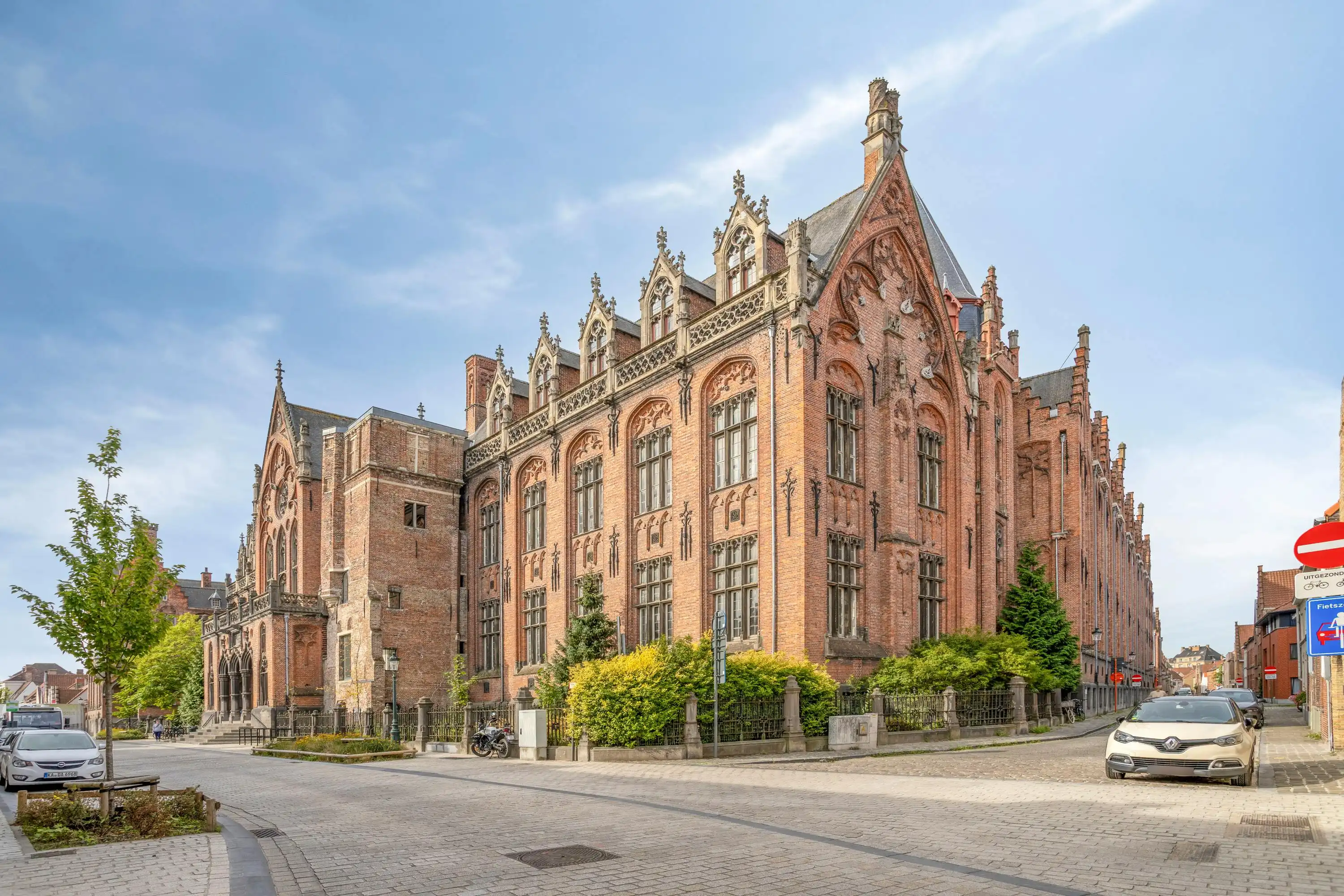 Karaktervol huis te koop in Brugge centrum foto 14