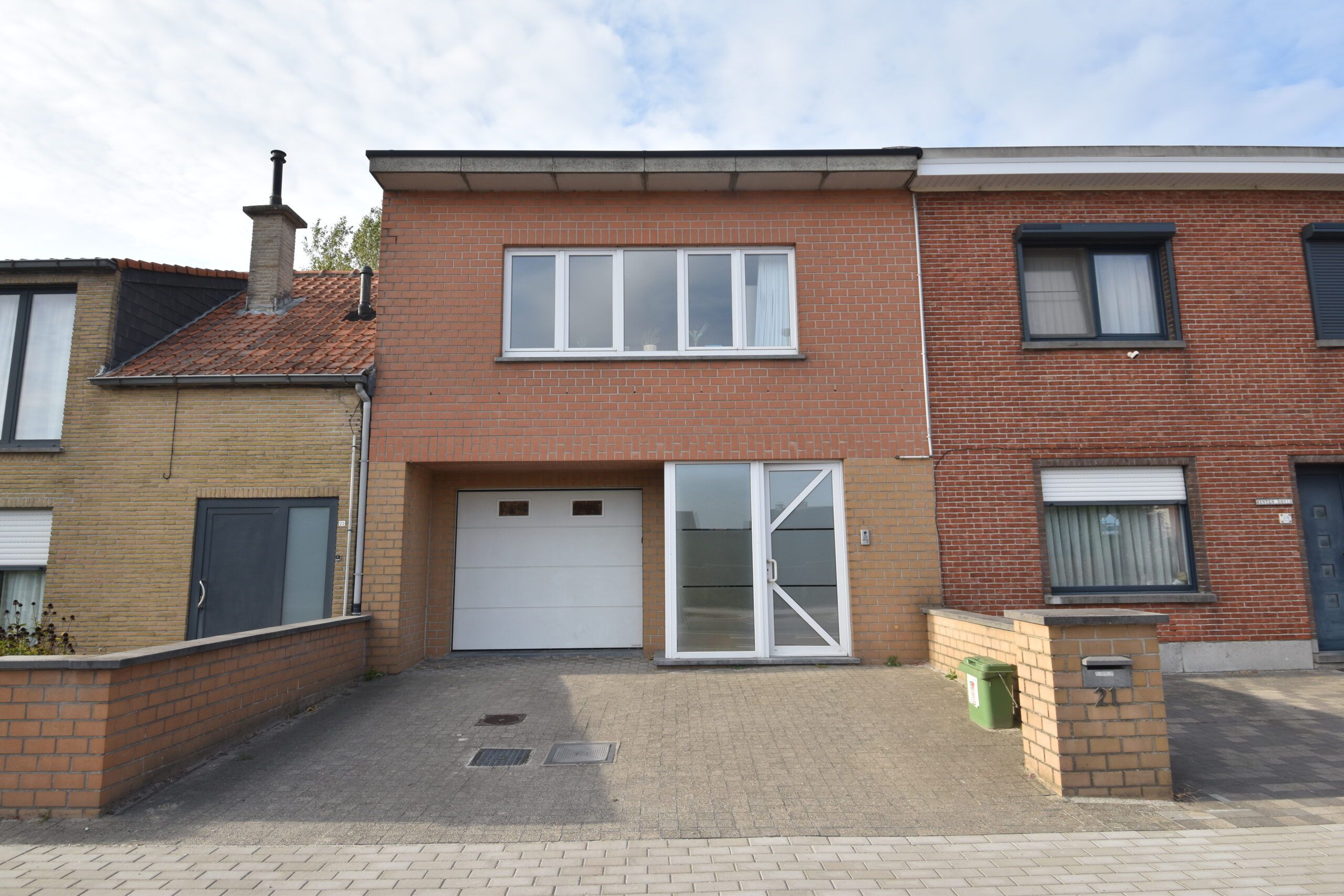 Gezellige woning met terras nabij het centrum van Nieuwkerken-Waas foto {{pictureIndex}}