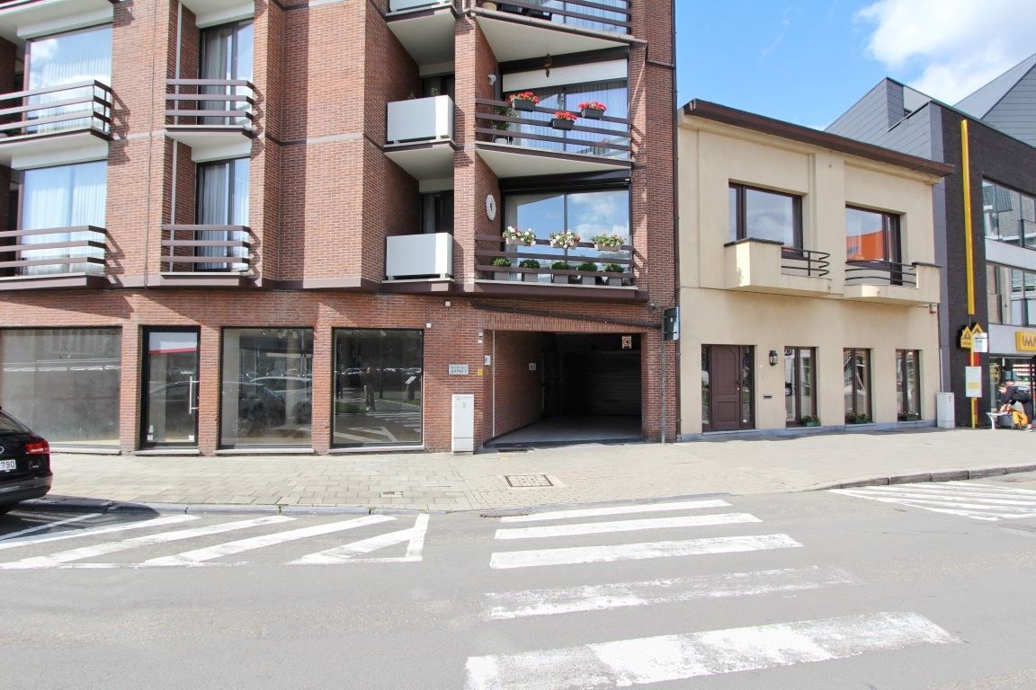 Ondergrondse autostaanplaats in het centrum van Sint-Truiden foto {{pictureIndex}}