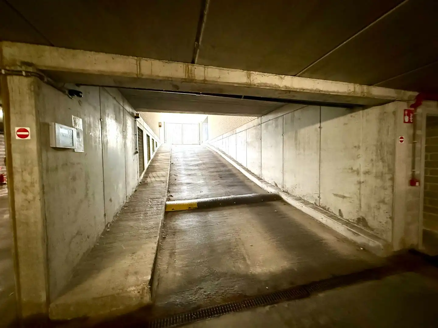 Centraal gelegen, gelijkvloers appartement met 2 slaapkamers en terras met zicht op de Leie foto 13