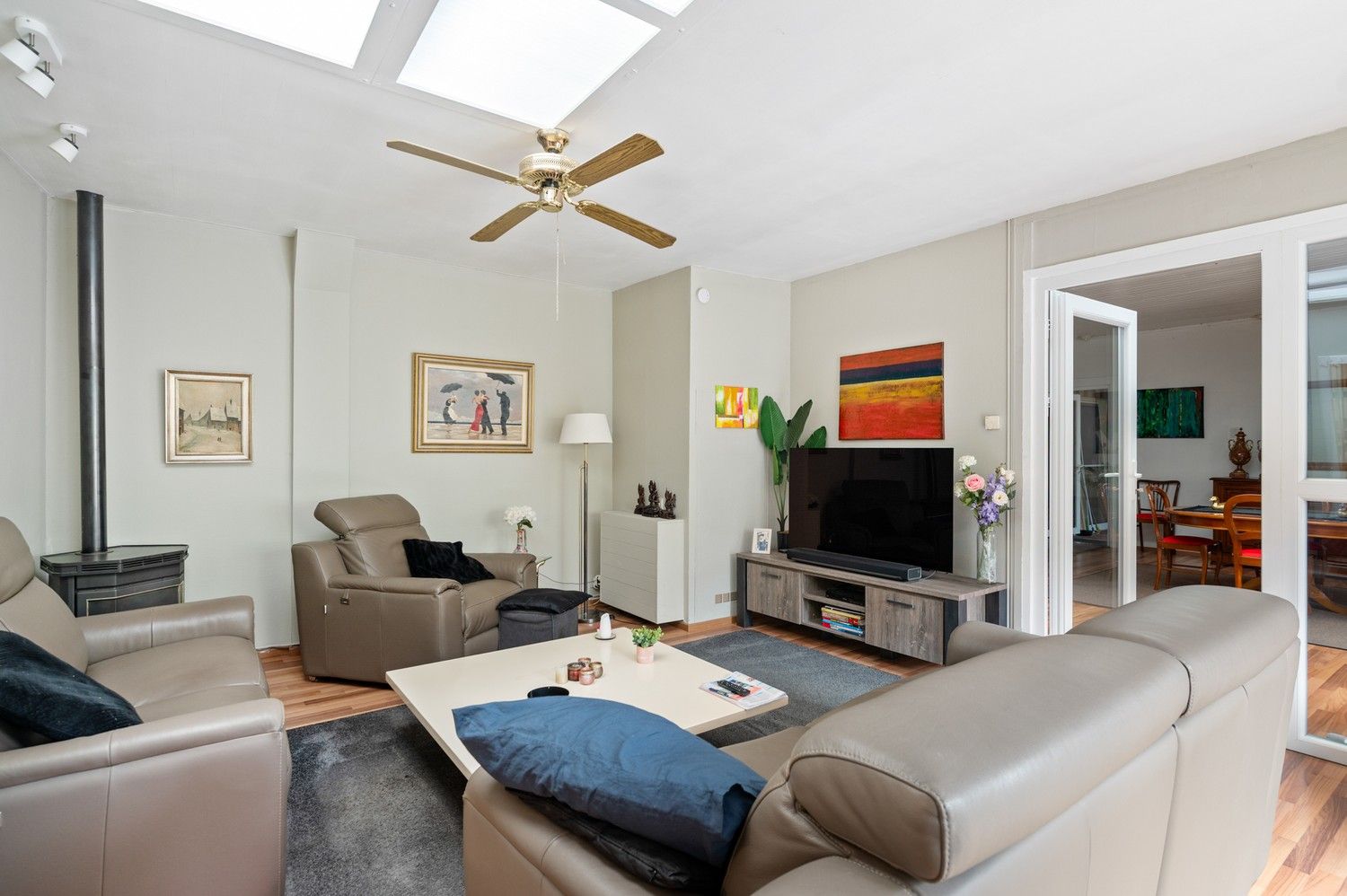 Magazijn met woonst en een 1 slaapkamer appartement te Deurne! foto 9