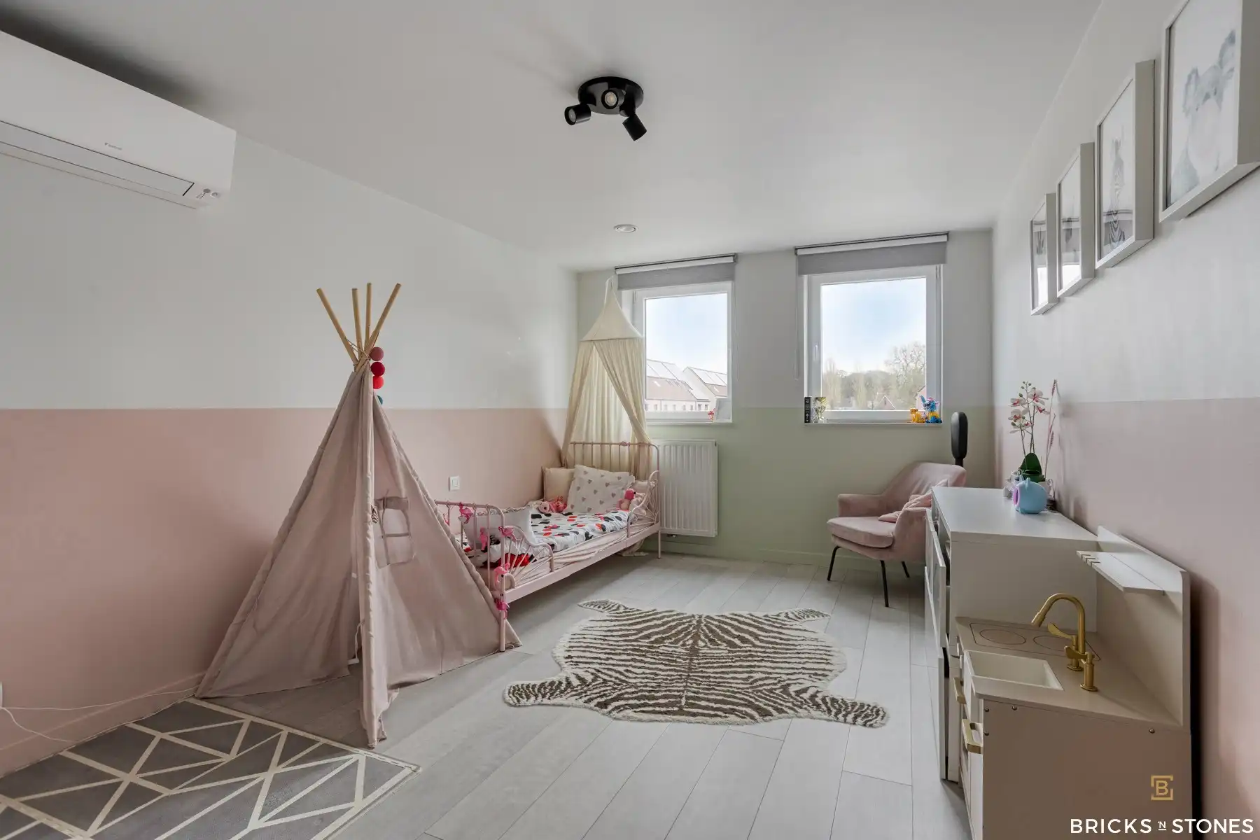 Recente HOB met 4 slaapkamers en tuin foto 16