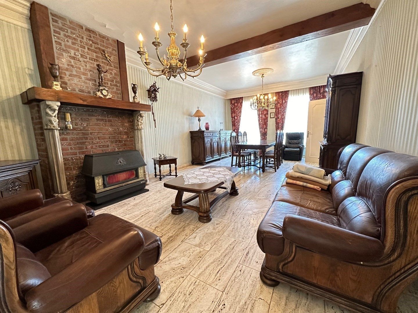 Woning met 4 slaapkamers, tuin en bewoonbare oppervlakte van 308 vierkante meter foto 4