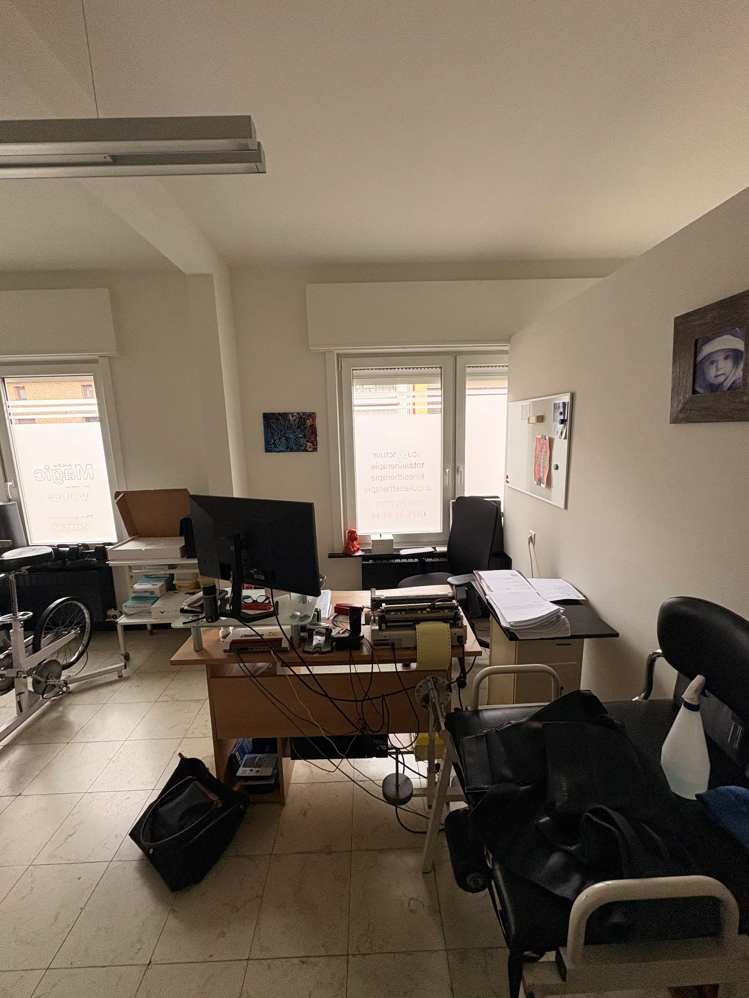 Gelijkvloerse praktijkruimte met potentieel tot éénslaapkamerappartement en privé autostaanplaats foto 19