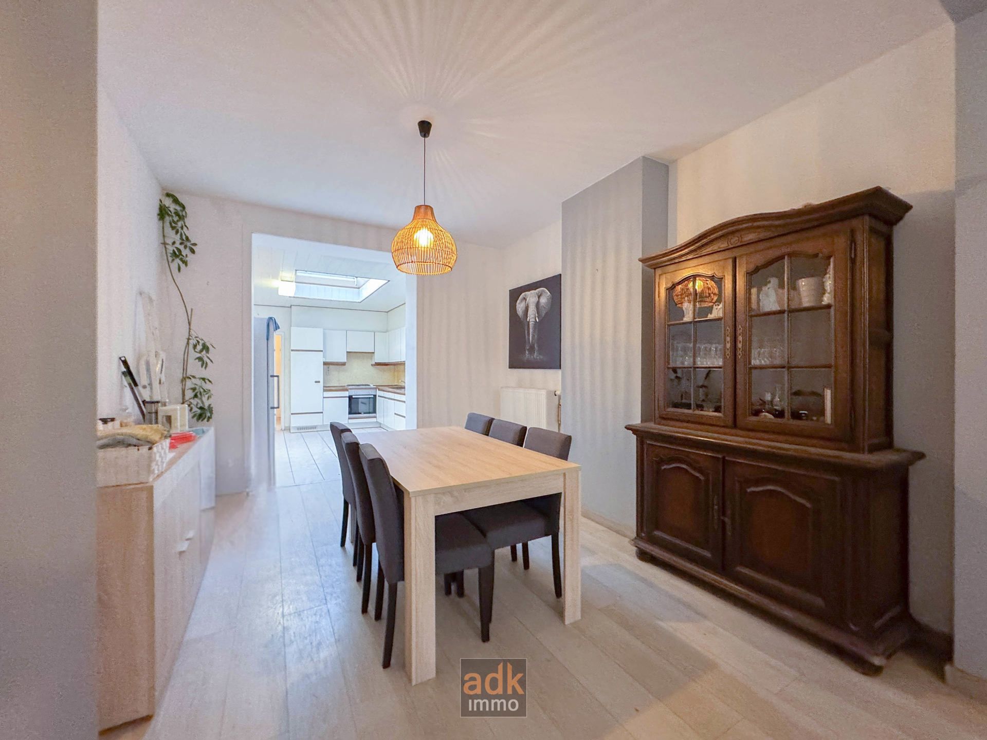 Herenhuis te koop met zuidwest gerichte tuin en parkeerplaats. Vernieuwd dak, nieuwe elektriciteit & nieuwe aardgas-CV foto 5