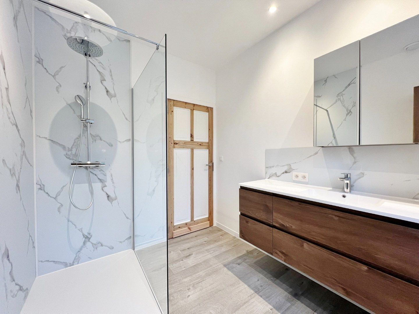 Vernieuwde energiezuinige rijwoning met zonnige stadstuin op centrale ligging.  foto 12