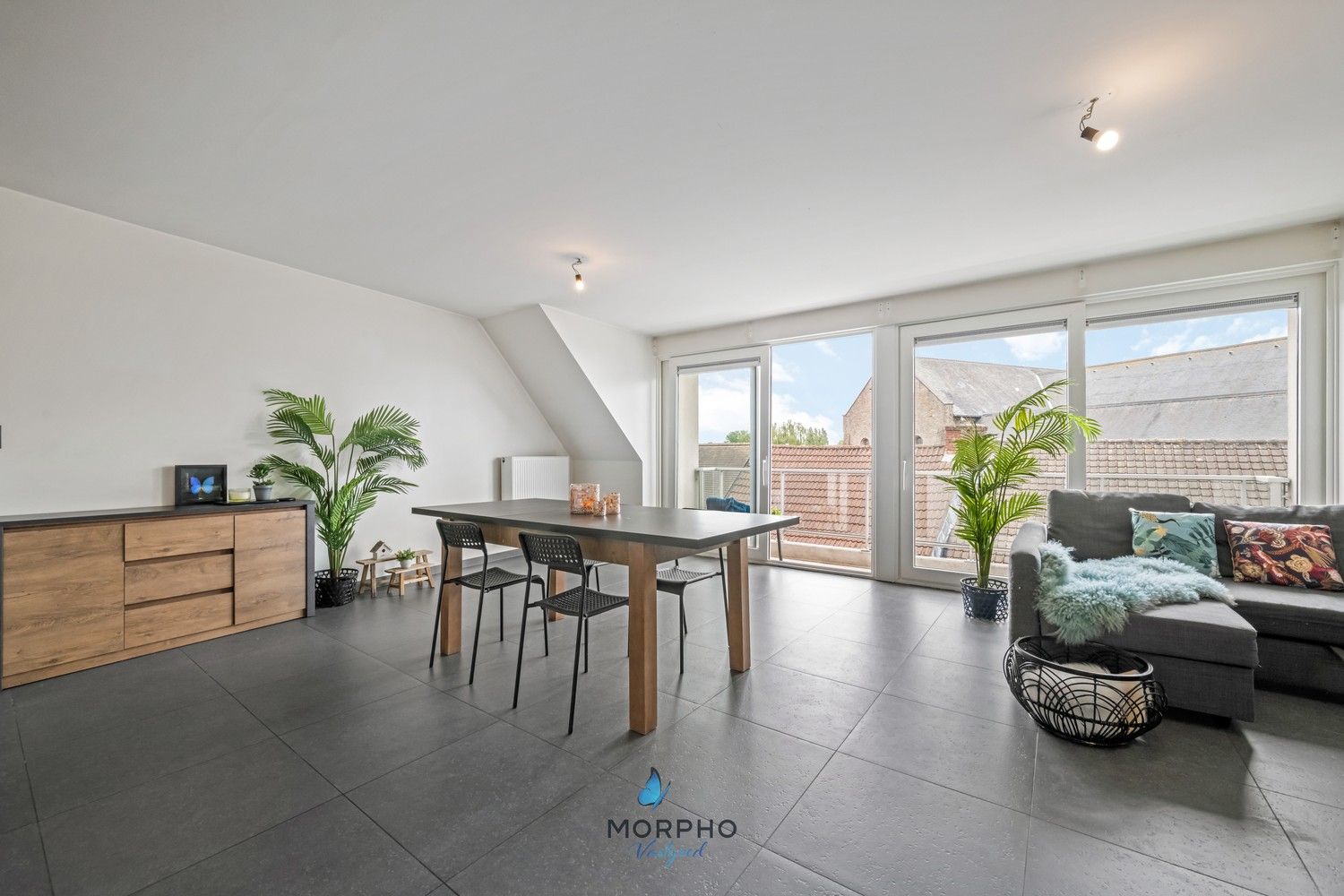 Stijlvolle duplex met 2 terrassen in hartje Torhout – instapklaar & lichtrijk foto 2