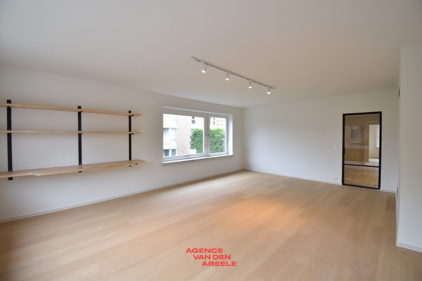 Fantastisch gerenoveerd appartement met 3 slaapkamers  foto 2