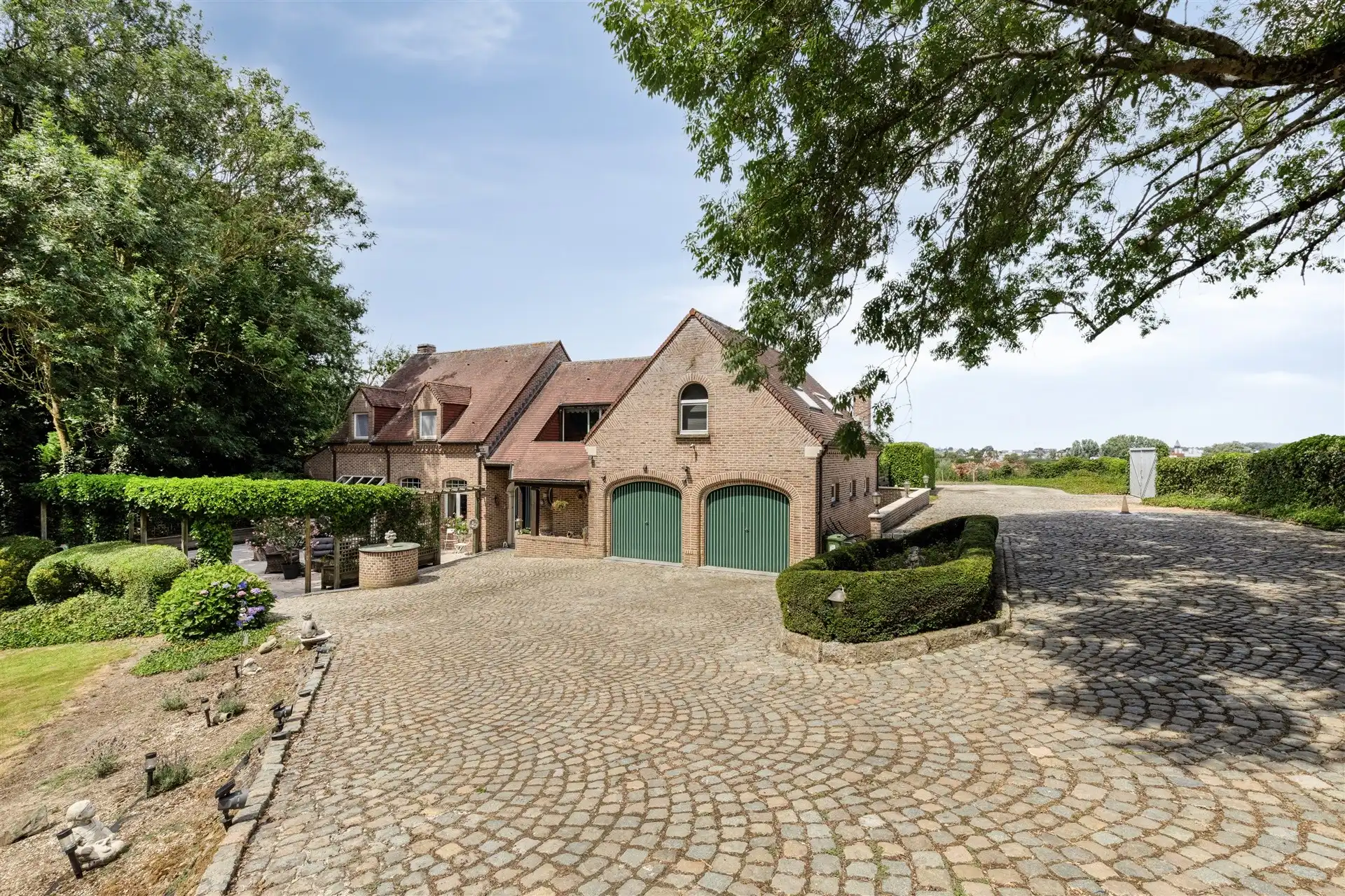 Exclusief gelegen villa op 3.970 m² in Sint-Lievens-Houtem foto 3