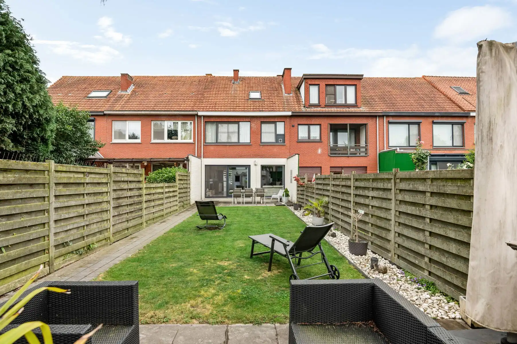 Gelijkvloers wonen met twee achterliggende garageboxen + oprit foto 24