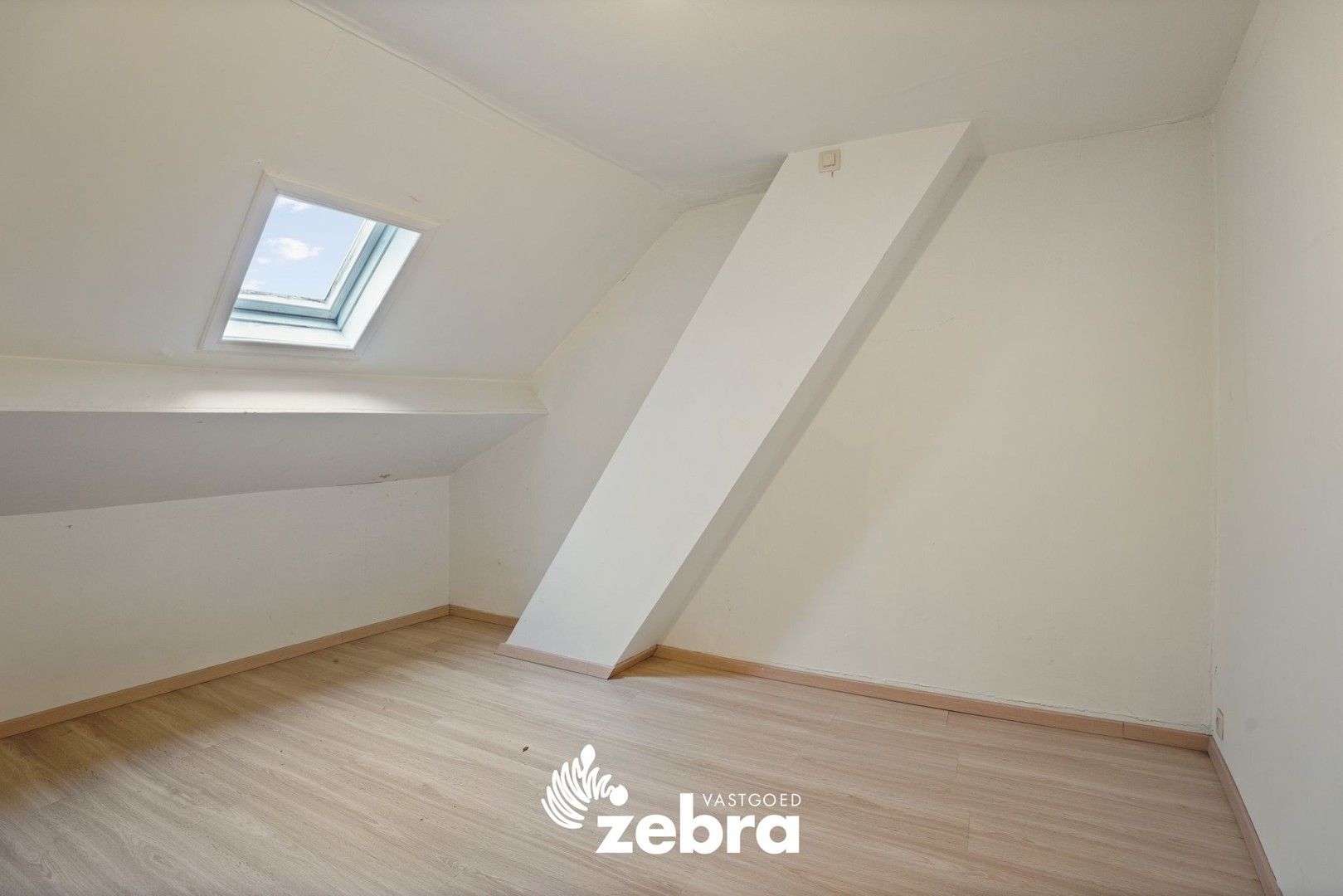 Deels gerenoveerde woning met twee slaapkamers te centrum Tielt! foto 15