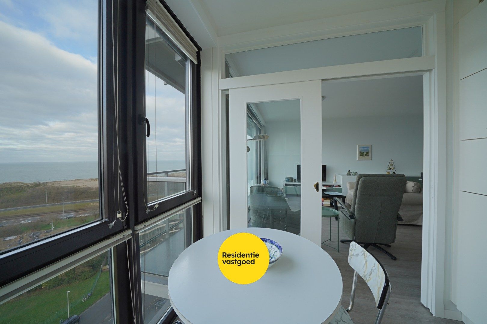 Appartement met 2 slaapkamers en zeezicht te Bredene foto 7