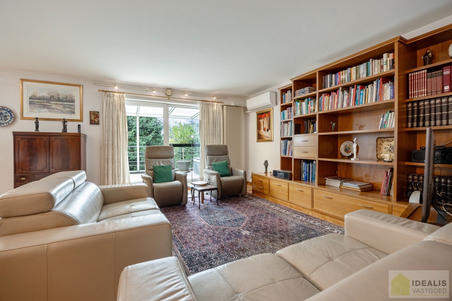 IDEALIS VASTGOED – RUIM INSTAPKLAAR APPARTEMENT IN KLEINSCHALIGE RESIDENTIE MET LICHTRIJKE LEEFRUIMTE, OPEN KEUKEN, HEERLIJK OVERDEKT TERRAS, 3 SLAAPKAMERS, BADKAMER, FIJNE WASPLAATS/BERGING EN INPANDIGE GARAGE OP EEN UITERST GUNSTIGE LOCATIE MIDDEN IN HET CENTRUM VAN PELT!! ZEER GESCHIKT VOOR KANDIDATEN OP ZOEK NAAR INSTAPKLAAR APPARTEMENT foto 7