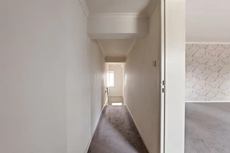 HANDELSHUIS MET PARKING OP EEN TOPLOCATIE IN LINTER foto 25