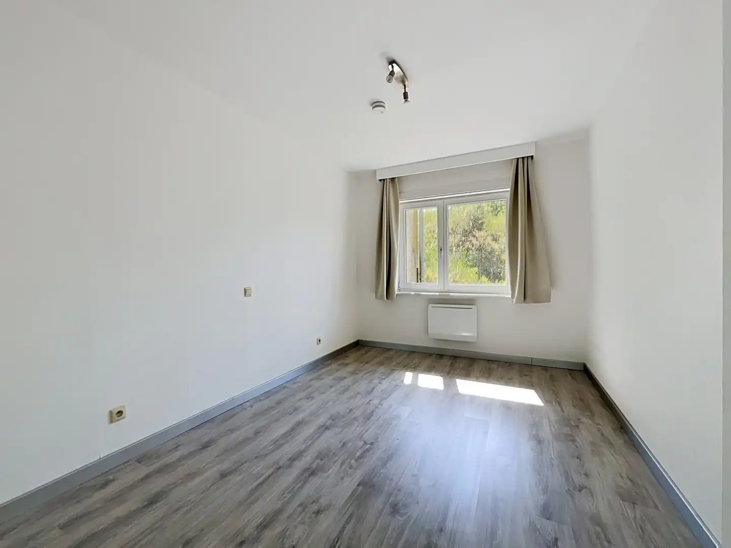 Ruim duplex appartement met 4 slaapkamers en 2 badkamers foto 7
