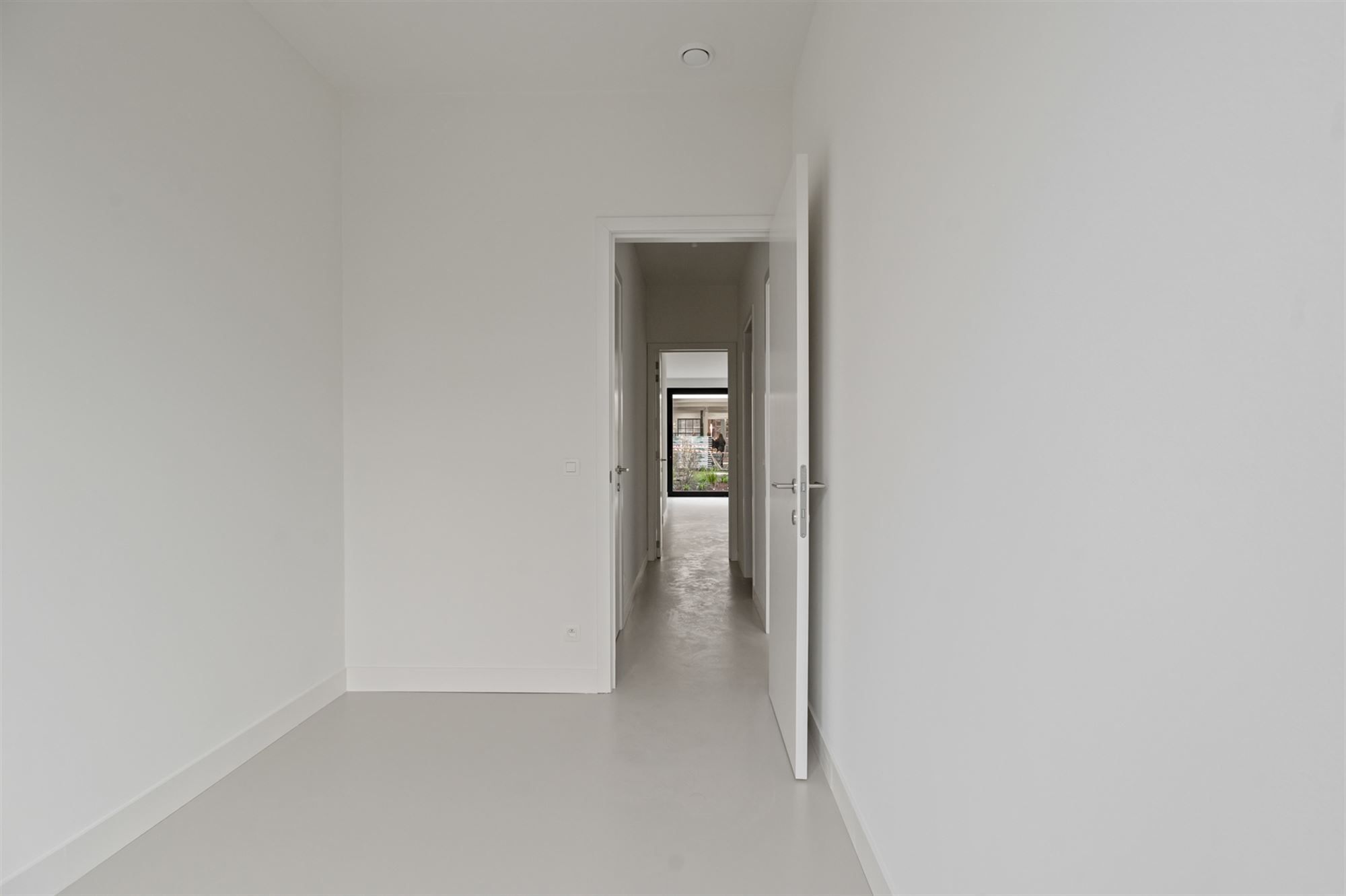 Modern 2 slaapkamer appartement met tuin en terras  foto 10