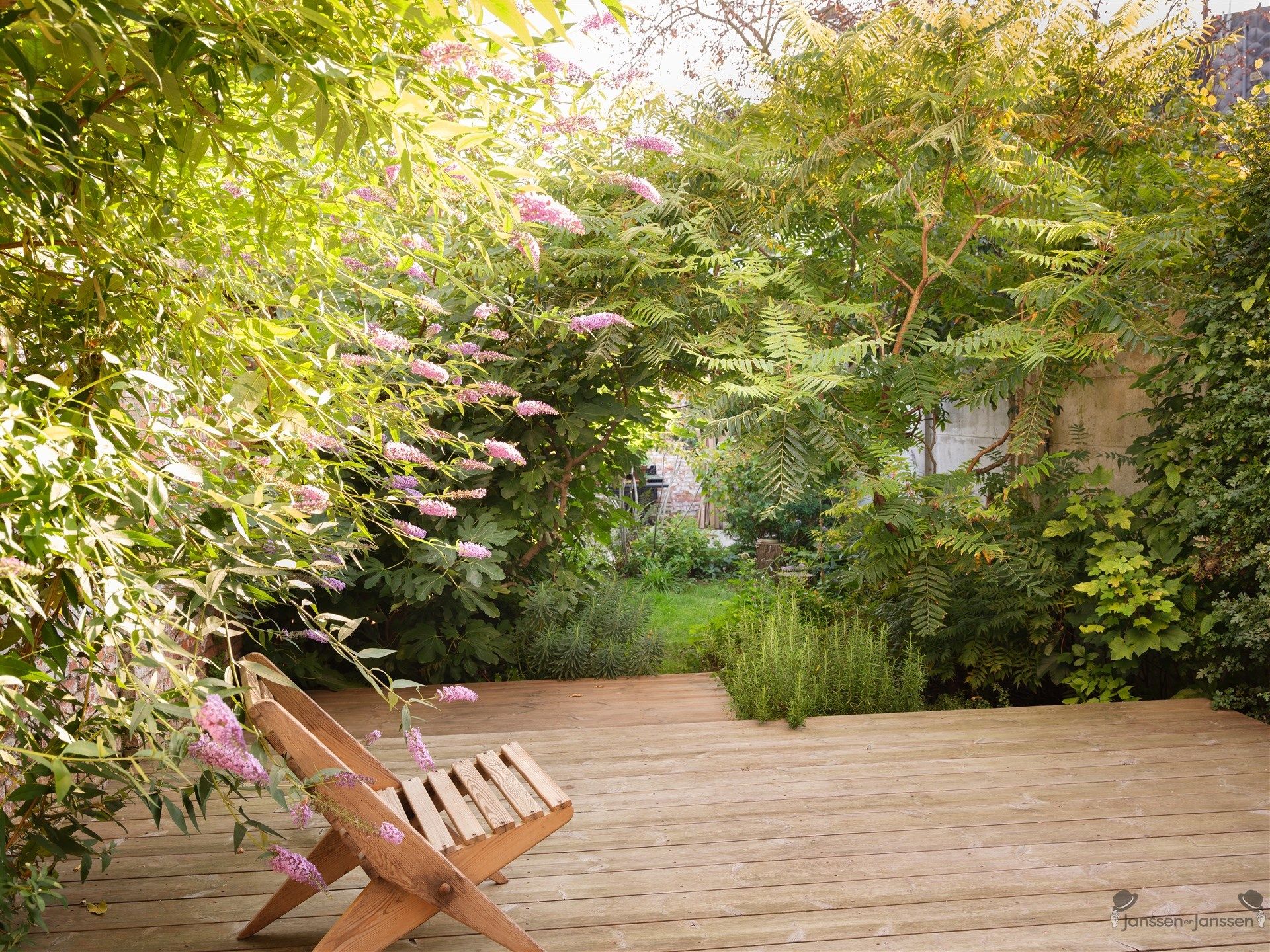 Charmant gerenoveerde woning met zonnige groene tuin foto 19