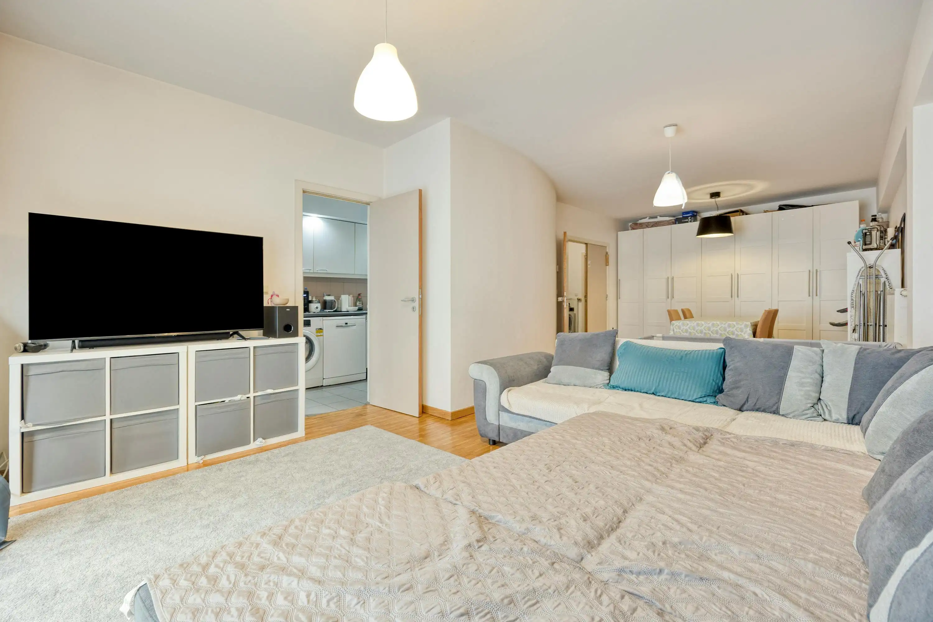 Appartement met twee slaapkamers en balkon gelegen in Elsene. foto 8