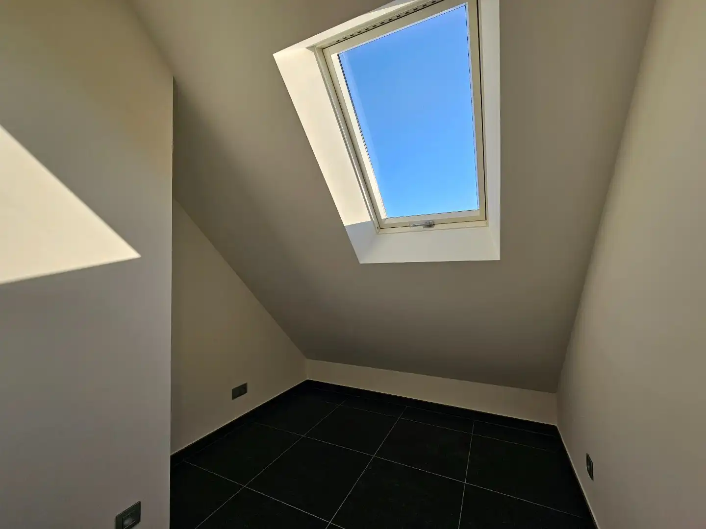 Duplexappartement met 2 slaapkamers en ruim terras in Geel-Punt! foto 20