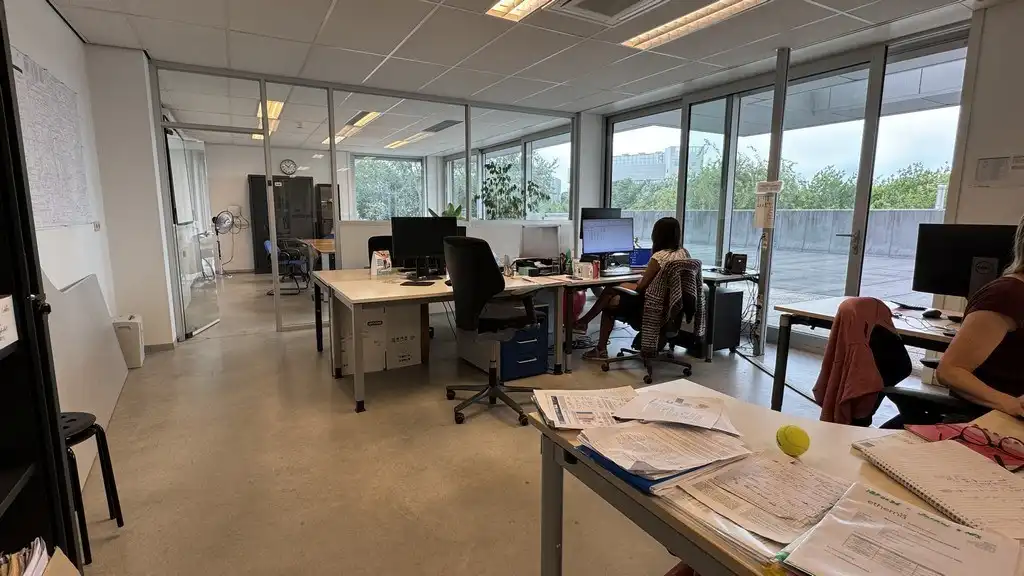 Kantoor/labo met klein magazijn te huur in Technologiepark-Zwijnaarde foto 15