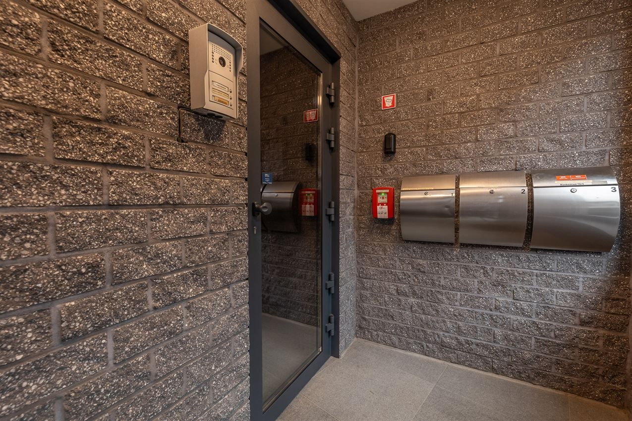 Gelijkvloers tweeslaapkamer appartement met terras en staanplaats in centrum  foto 25