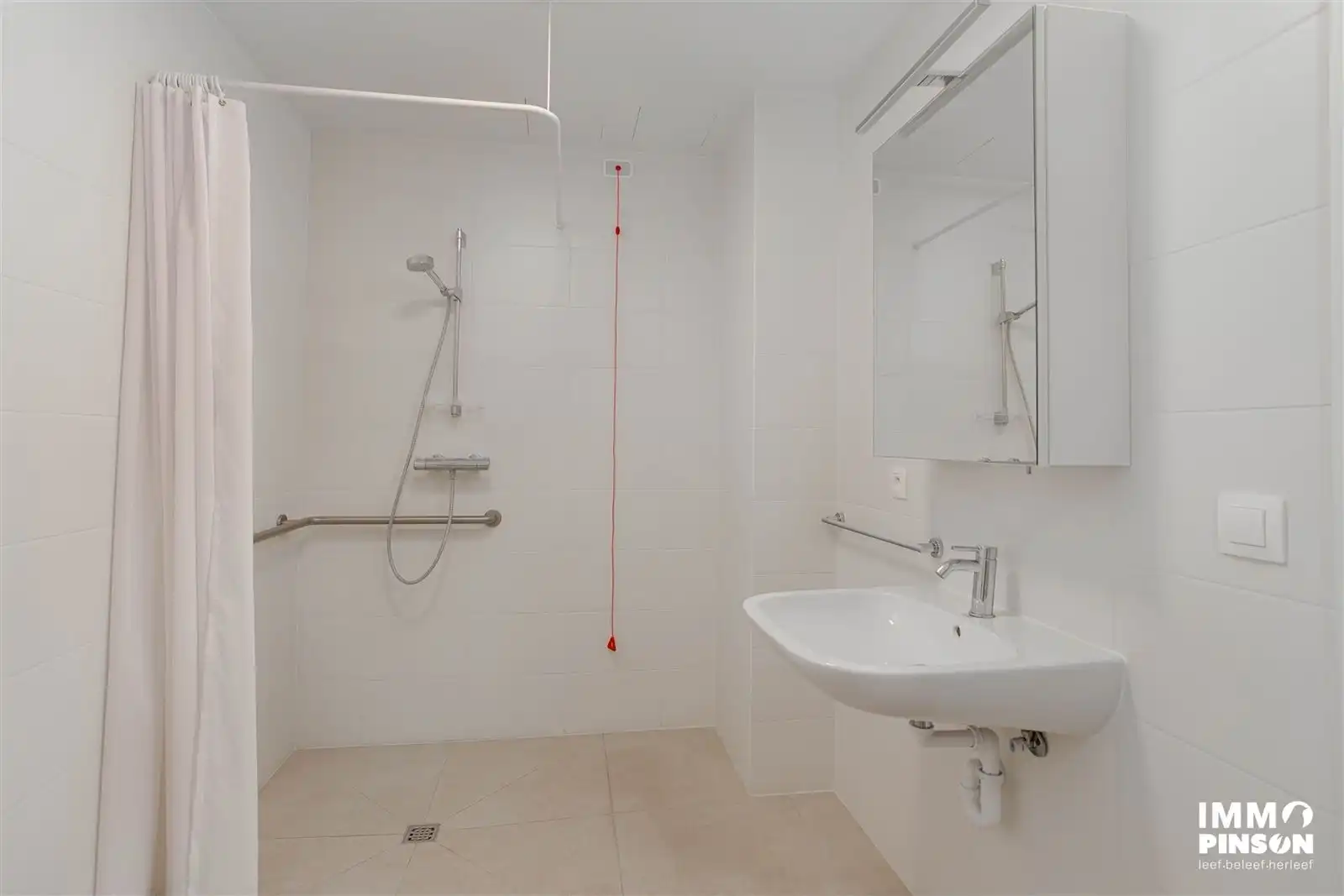 Lichtrijke assistentieflat met wijds zicht op zee, strand en duinen foto 11