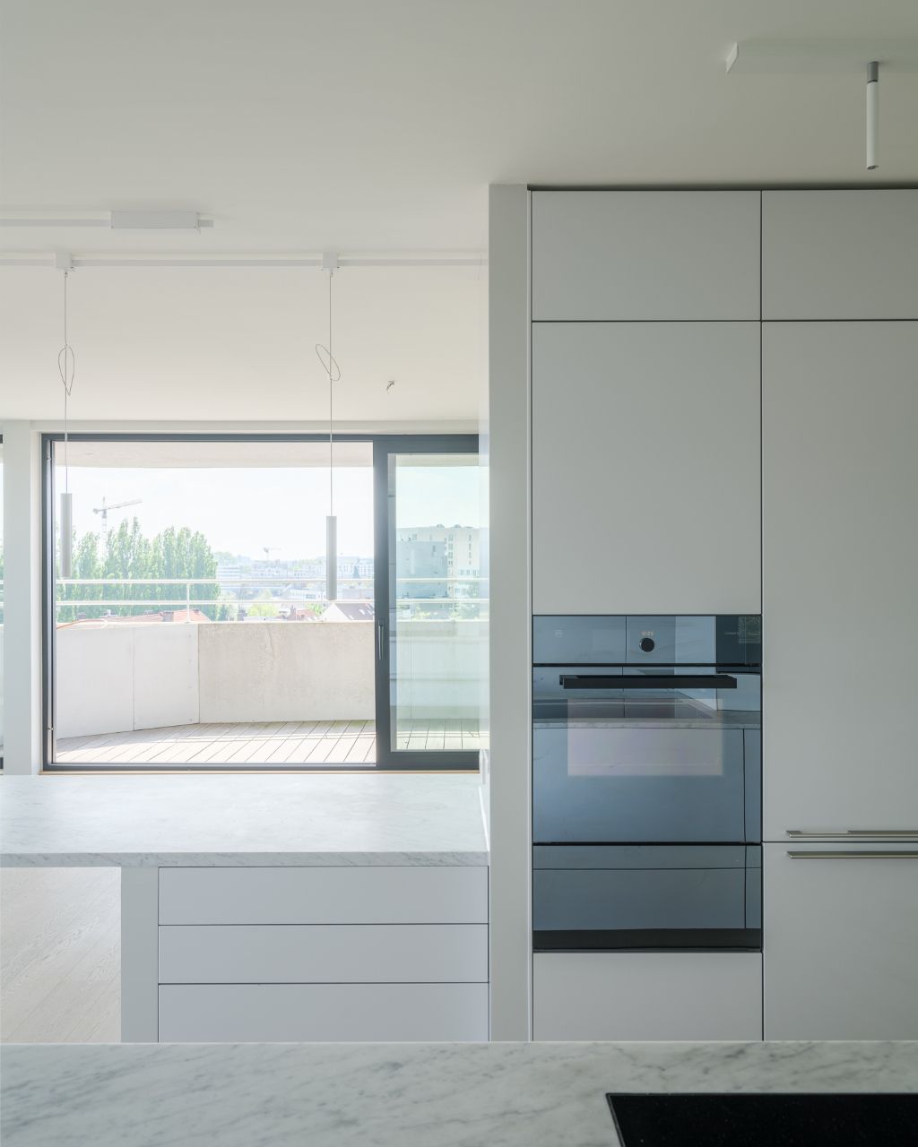 Luxueus en lichtrijk 2-slaapkamer appartement met ruim terras foto 9